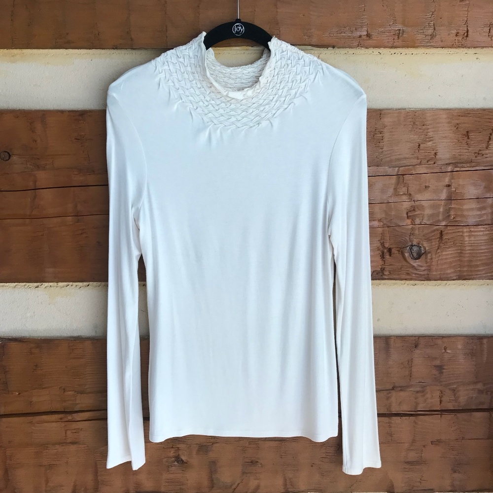 Elie Tahari turtleneck size M
